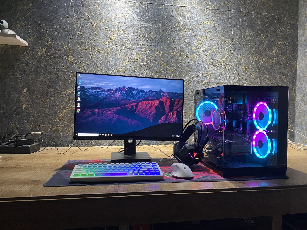 Full Set Gaming PC – RX 5700 XT, i7-10700, 24 inç IPS Monitör Dahil